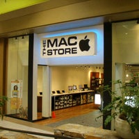 Photo taken at Infinite Apple Store MKG 5 by Arifdani N. on 1/3/2012