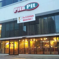 Foto tirada no(a) Pita Pit Panamá por Jorge C. em 9/11/2011
