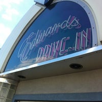 Foto diambil di Edwards Drive-In Restaurant oleh Gerry S. pada 8/5/2012