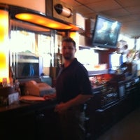 1/24/2012 tarihinde ᴡ V.ziyaretçi tarafından Gino&#39;s Restaurant &amp; Cocktail Lounge'de çekilen fotoğraf
