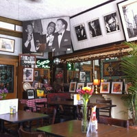 Foto tirada no(a) Riverside Cafe por Linda A. em 3/11/2011