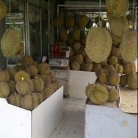 Photo taken at Durian Dynasty Alfamidi by # Kedai LB on 1/28/2012