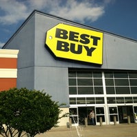 Photo taken at Best Buy by J . on 8/31/2011