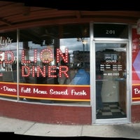 รูปภาพถ่ายที่ Rudy&amp;#39;s Red Lion Diner โดย Chad W. เมื่อ 10/16/2011