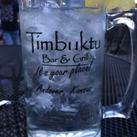 รูปภาพถ่ายที่ Timbuktu Bar &amp;amp; Grill โดย Brad E. เมื่อ 10/25/2011