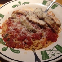 Photo taken at Olive Garden by Renata A. on 7/30/2012