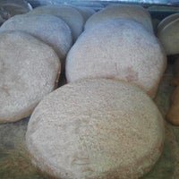 รูปภาพถ่ายที่ El Paso Bakery โดย Maria O. เมื่อ 6/10/2012