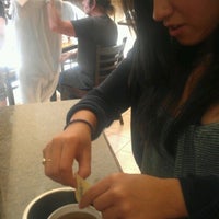 Photo prise au The Coffee Bean &amp; Tea Leaf par Lexi R. le8/22/2012