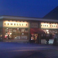 Das Foto wurde bei Gemelli Fine Foods von Larry G. am 12/22/2011 aufgenommen