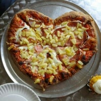 2/15/2012 tarihinde Debbie D.ziyaretçi tarafından Northwood Pizza'de çekilen fotoğraf