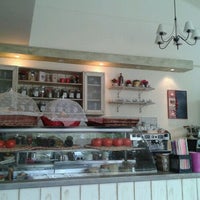Foto scattata a cafe bonjour da Myrto C. il 3/16/2012