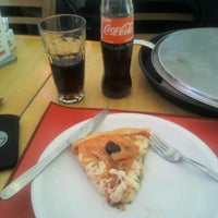 Photo taken at Pizzería Catania by Julio F. on 7/29/2012