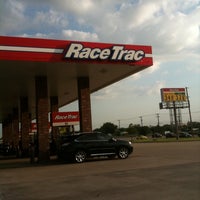 รูปภาพถ่ายที่ RaceTrac โดย TJ S. เมื่อ 6/1/2011