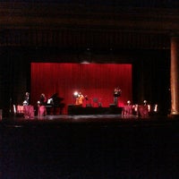 Foto scattata a The Majestic Performing Arts and Cinema Center da tR/Fo il 2/10/2011