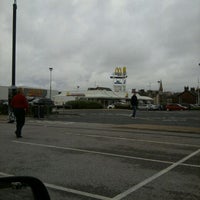 รูปภาพถ่ายที่ McDonald&#39;s โดย Dave P. เมื่อ 8/16/2011
