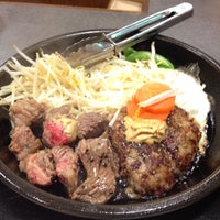 Photo taken at ペッパーランチ 戸越銀座店 by Kazuma K. on 3/2/2012