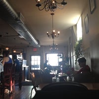 Foto tomada en The West—Coffeehouse &amp;amp; Bar  por Corey W. el 2/17/2012