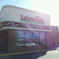Foto tirada no(a) Lakewinds Natural Foods por Dave D. em 4/11/2012