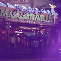 Foto tomada en Jimmy Buffett&amp;#39;s Margaritaville  por Sandy S. el 6/1/2012