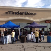 Foto tirada no(a) The Tinder Box por Fidgett em 5/19/2012