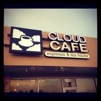 รูปภาพถ่ายที่ Cloud Cafe โดย David A. เมื่อ 7/17/2012