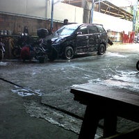 Photo taken at Shine Car Wash &amp;amp; Salon by Dimas Ega A. on 5/22/2012