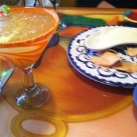 Foto scattata a La Mesa Mexican Restaurant da Kayla P. il 9/1/2012