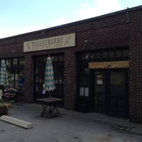 7/4/2012 tarihinde Will D.ziyaretçi tarafından Wheatberry Bakery &amp;amp; Cafe'de çekilen fotoğraf