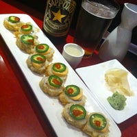 รูปภาพถ่ายที่ Tabu Sushi Bar &amp;amp; Grill โดย Robert E. เมื่อ 8/4/2012