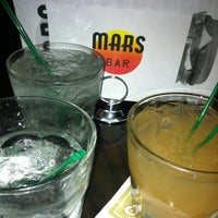 Foto tomada en Mars Bar  por Jay L. el 4/26/2012