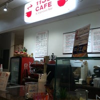 Foto tomada en 1132 Cafe  por Oh Sherry el 5/24/2012