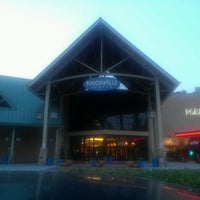 Foto tirada no(a) Knoxville Center Mall por Heidi O. em 8/17/2012