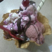 รูปภาพถ่ายที่ Soroko โดย Luna M. เมื่อ 9/1/2012