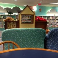 Foto tomada en Plymouth District Library  por Elizabeth B. el 4/27/2012