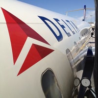 Photo taken at Gate F16 by Yankinu on 5/29/2012