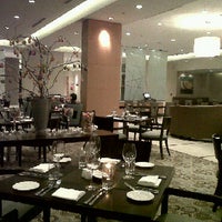 Foto diambil di Restaurante Olivas oleh Pablo J. C. pada 4/6/2012