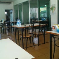 Photo taken at Laros vietnamese restaurant by yuta a. on 12/20/2011