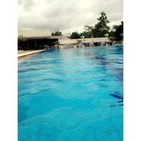 Photo taken at Swimming Pool กรมยุทธโยธา by Doughnut on 9/7/2012