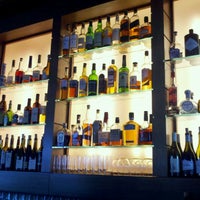 Das Foto wurde bei Indulge Bistro &amp;amp; Wine Bar von Boomer Sooner am 4/15/2011 aufgenommen