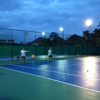 Photo taken at Krungthon Tennis Court by Pornsak T. on 9/1/2012