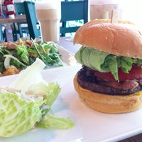 Photo taken at Kraze Burgers by Hirofumi N. on 7/29/2012