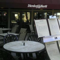 Foto tirada no(a) Dierdorf &amp;amp; Hart&amp;#39;s Steak House por David Ray H. em 10/3/2011