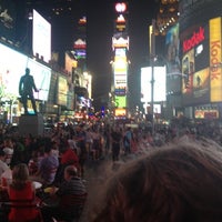 Снимок сделан в Dunkin&amp;#39; Times Square Billboard пользователем Allie F. 8/4/2012