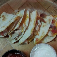 รูปภาพถ่ายที่ Taco Bartina โดย Eugene M. เมื่อ 3/10/2012