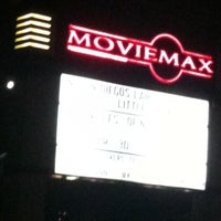 Foto tirada no(a) Moviemax Theatres por Trina R. em 12/26/2010