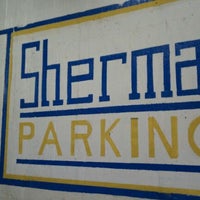 รูปภาพถ่ายที่ Sherman Parking โดย Brazen L. เมื่อ 10/17/2011