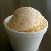 Foto tirada no(a) Tropical Ice Cream Cafe por M D. em 1/8/2012