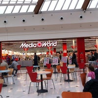 รูปภาพถ่ายที่ MediaWorld โดย ✨Pasquale ✨. เมื่อ 4/15/2012