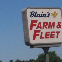 Снимок сделан в Blain&#39;s Farm &amp; Fleet пользователем Jack W. 7/8/2011