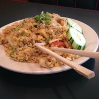 5/14/2012 tarihinde Samantha W.ziyaretçi tarafından Sala Thai IV Restaurant (Troy)'de çekilen fotoğraf